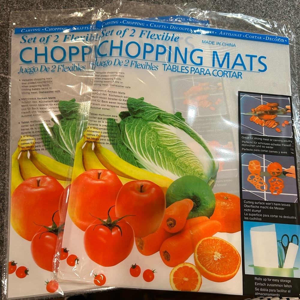 Set of 4 plastic chopping mats NWT
